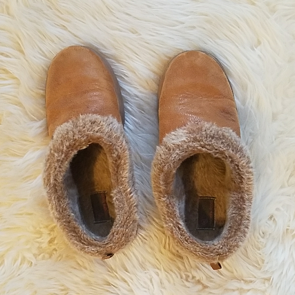 Bob's from skechers hard sole slipper size 9